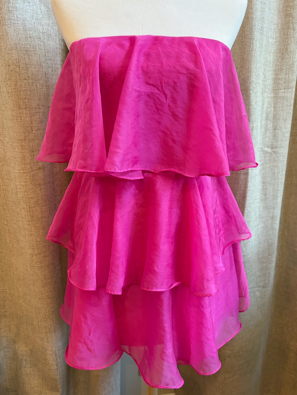 Abercrombie & Fitch strapless hot pink mini dress size medium